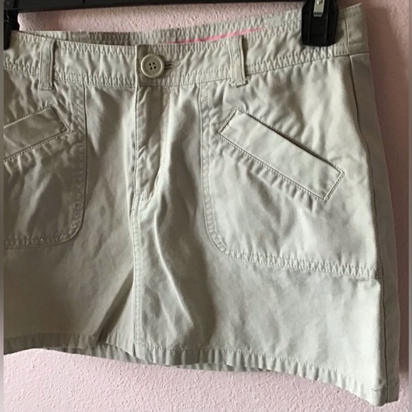 ❤️Piping hot khaki mini skirt size 8 - Picture 3 of 8